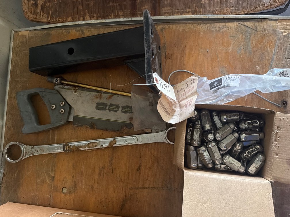 Pintle Hook Mount, Lug Nuts, Hand Saw
