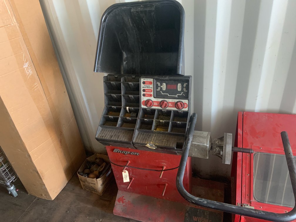 Snap-On Computer Wheel Balancer & Weights