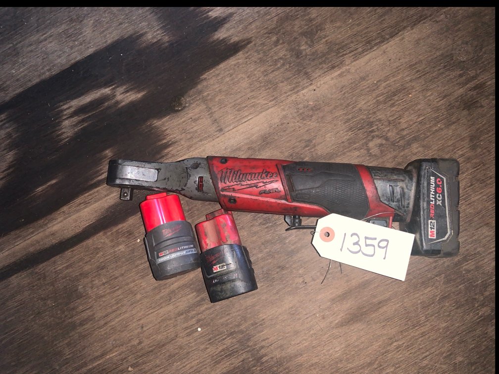 Milwaukee 12V Ratchet With Batteries