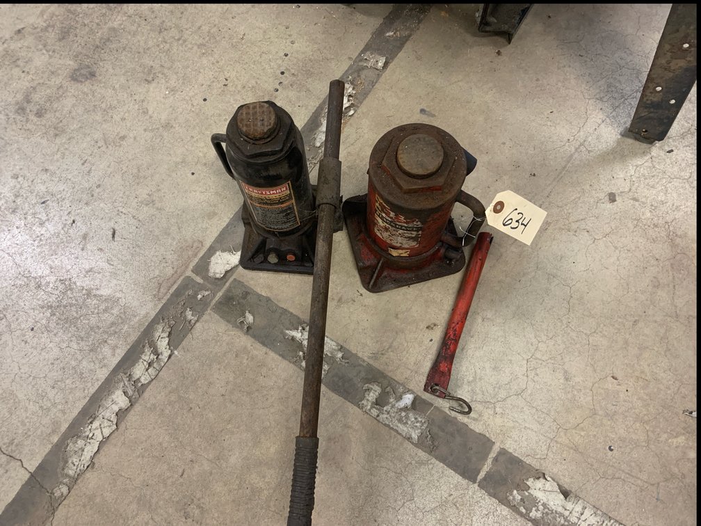 (2) Bottle Jacks