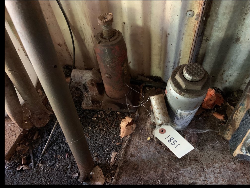(2) Bottle Jacks