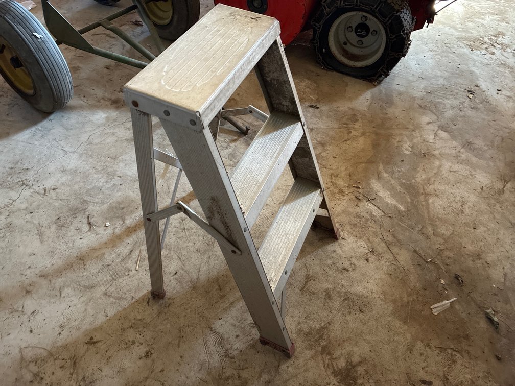 3’ Aluminum Stepladder