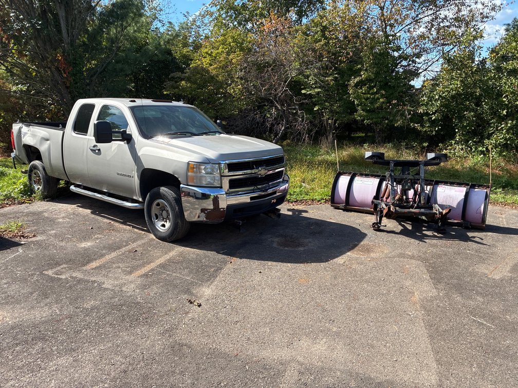 2009 Chevrolet 2500 HD 4x4 w/ Western Snowplow