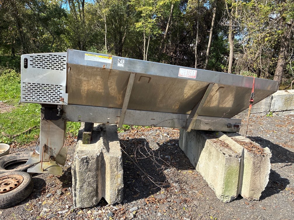 Western Heavy Duty Hopper Spreader