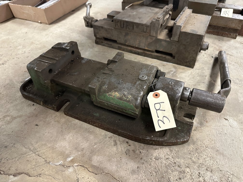 Heavy-Duty Milling Machine Vise with Handle