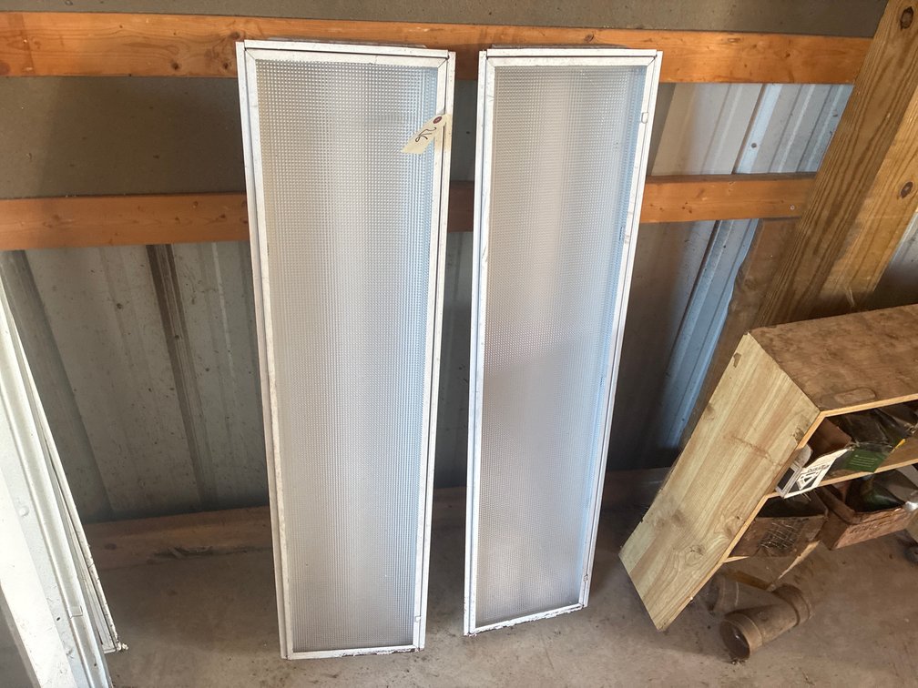 (2) 4’ Fluorescent Light Fixtures