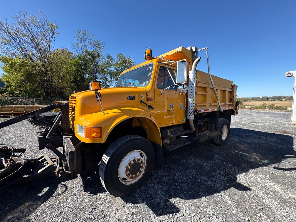 1996 International 4800 4x4 Dump Truck - 59K miles