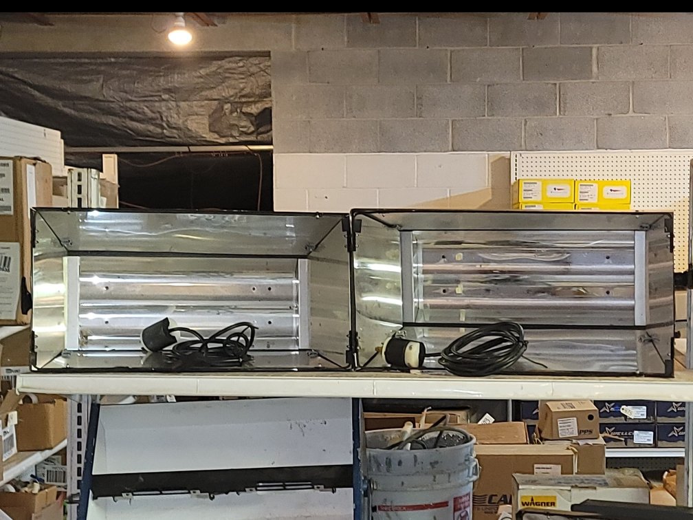 (2) Fluorescent Studio Lights