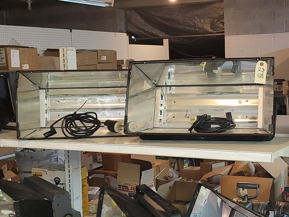 (2) Fluorescent Studio Lights