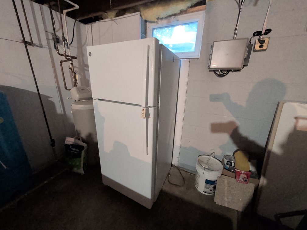 GE Refrigerator Top Freezer