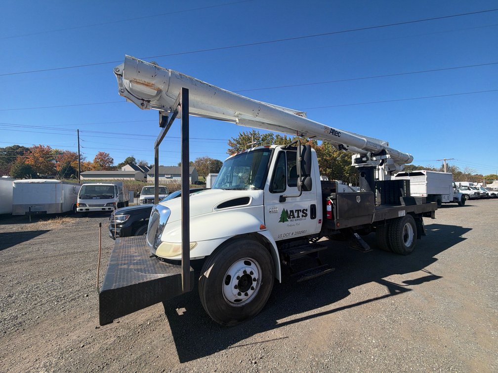 2007 International 4200  Bucket Truck