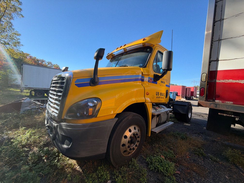 2018 Freightliner Tractor (Bank Approval)