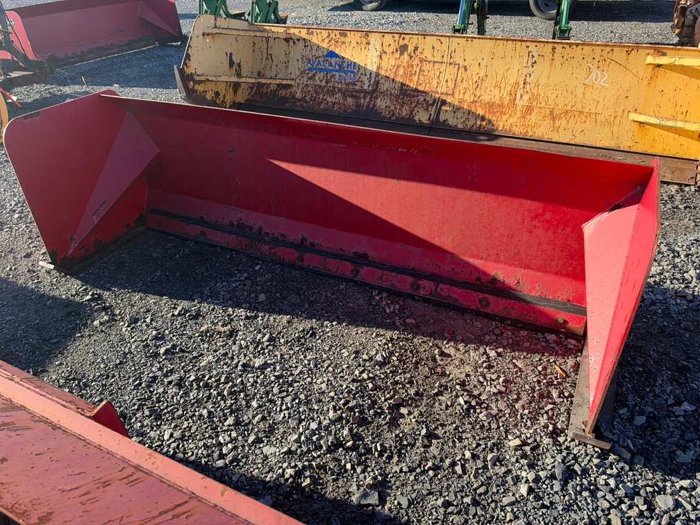 XP 30 8’ Rubber Skid Loader Pusher Box