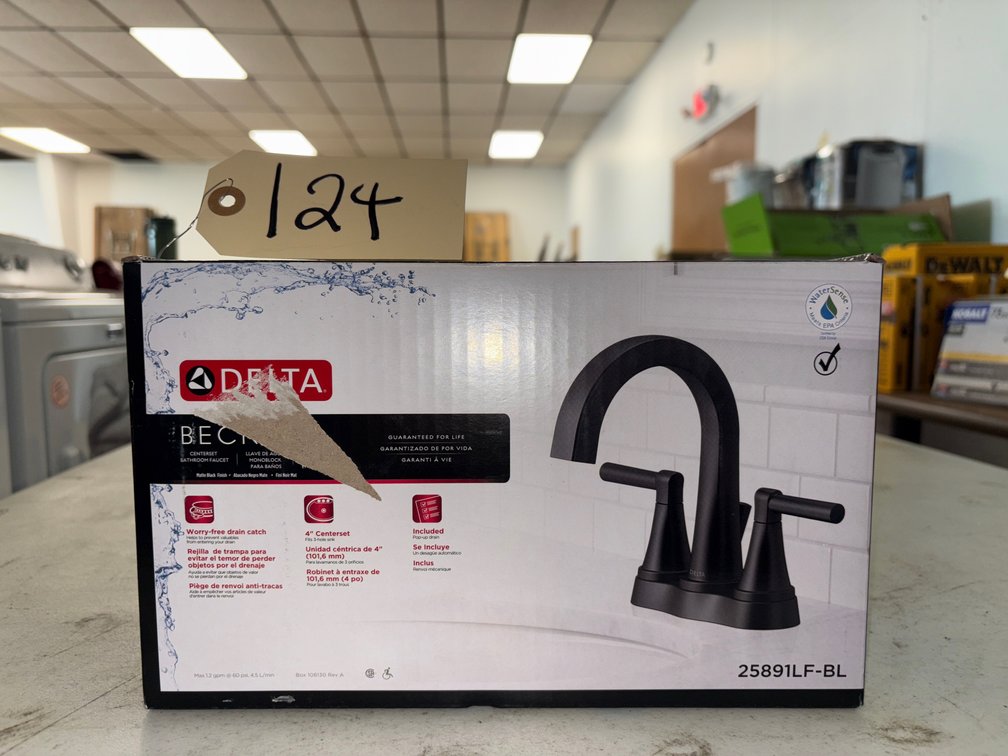 New Delta 4” Centerset Bathroom Faucet