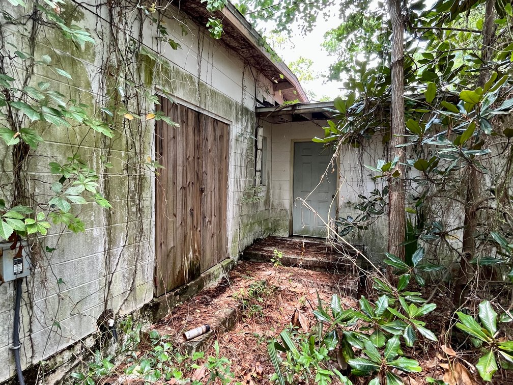 Image for 128 W. Highland Drive Absolute Auction