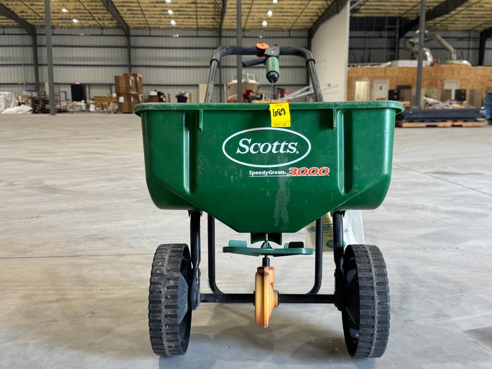 Scotts Turf Builder EdgeGuard Mini Broadcast Spreader