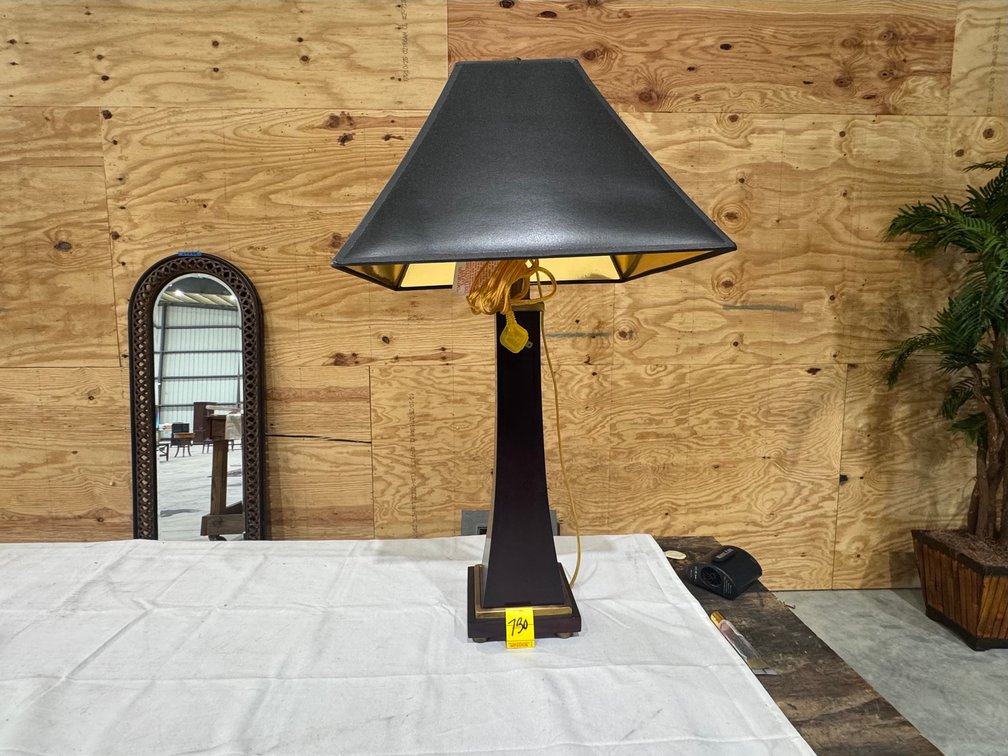 Dark-Finished Pedestal Base With Brass Colored Accent Table Lamp