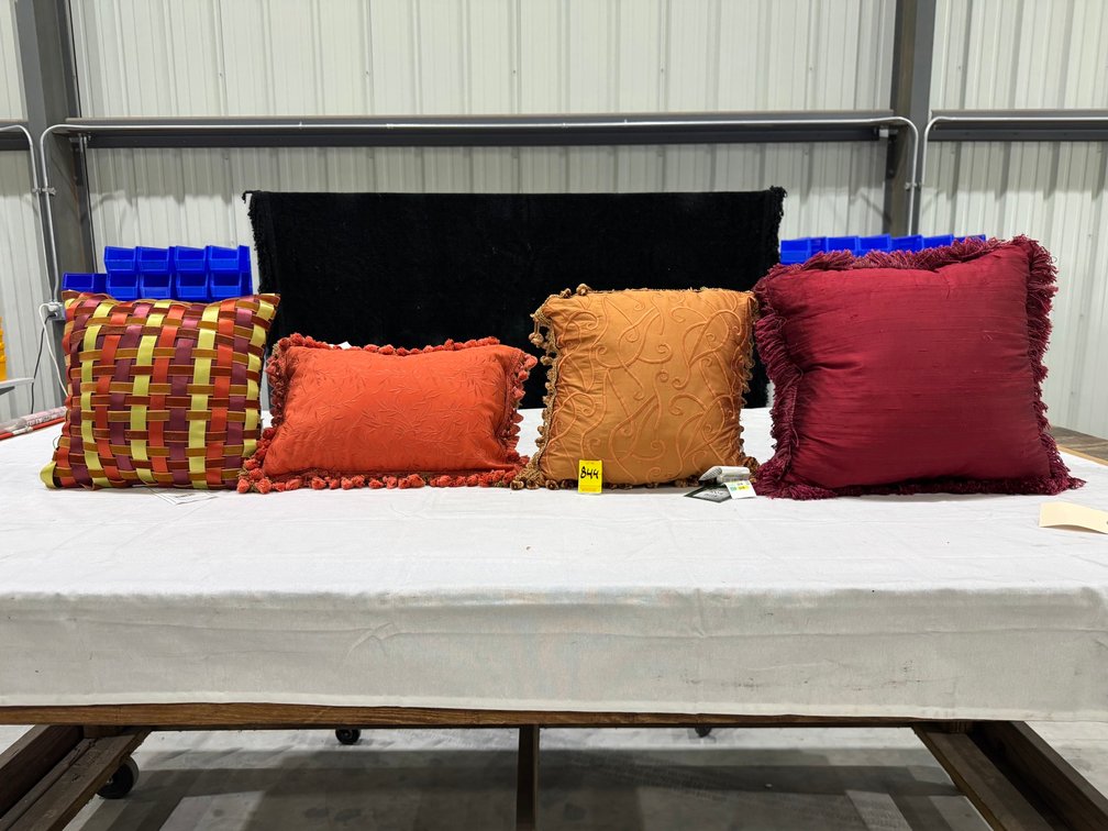 (4) Decorative Throw Pillows