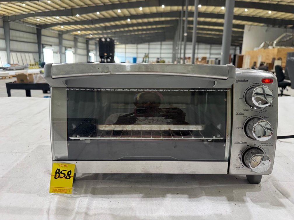 Black & Decker 4-Slice Countertop Toaster Oven With Pan