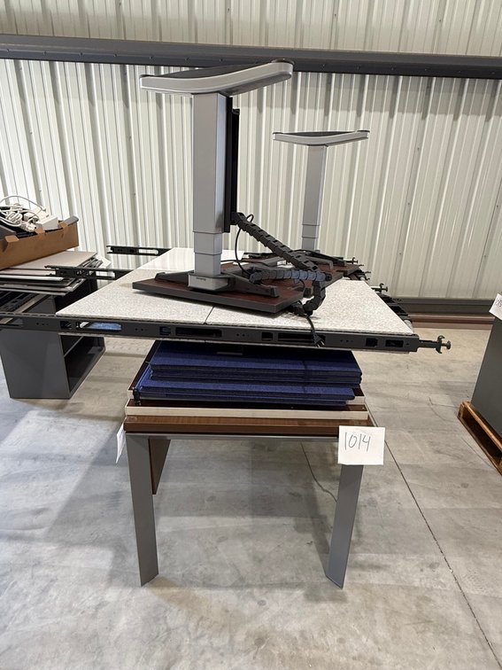 assortment of cubical pannels and desks