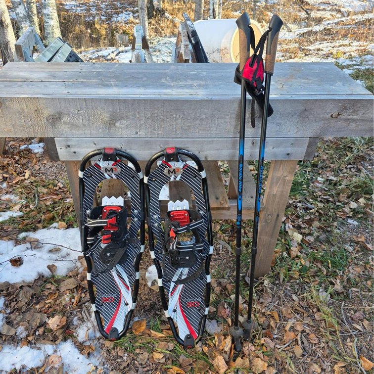 Yukon 30 Snowshoes and Poles