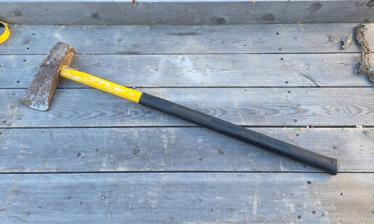Grip 8lb Splitting Maul with Yellow Handle