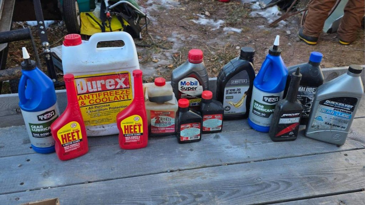 14-Piece Automotive Fluids Lot Including Full Heet