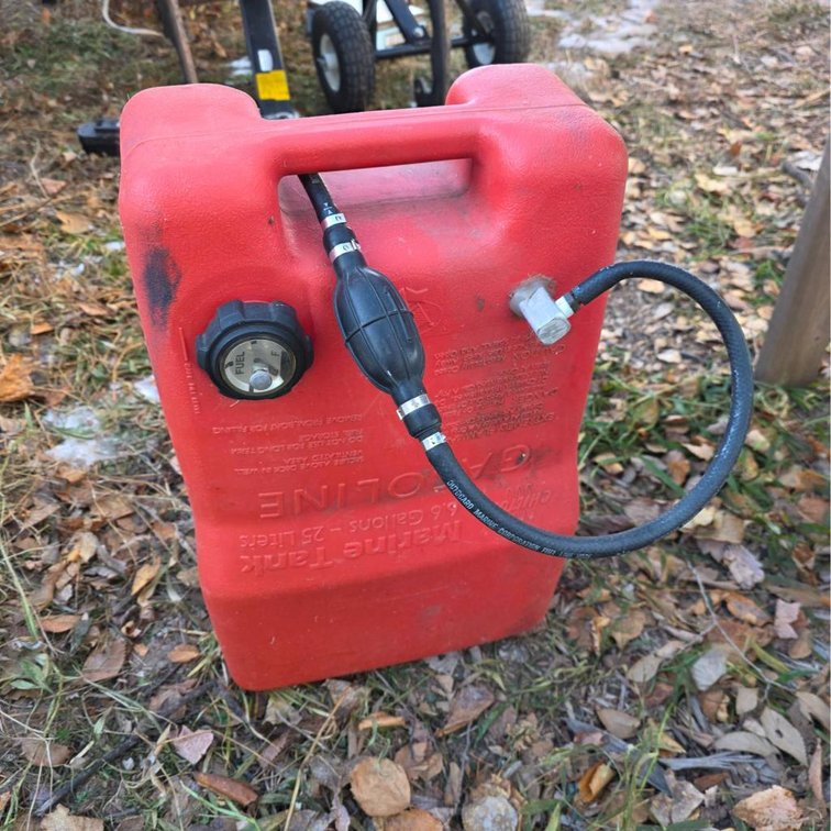 Chilton 6.6 Gallon Marine Gas Tank with Hose