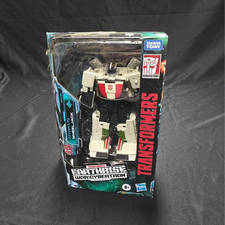 2019 Takara Tomy Transformers War for Cybertron Wheeljack