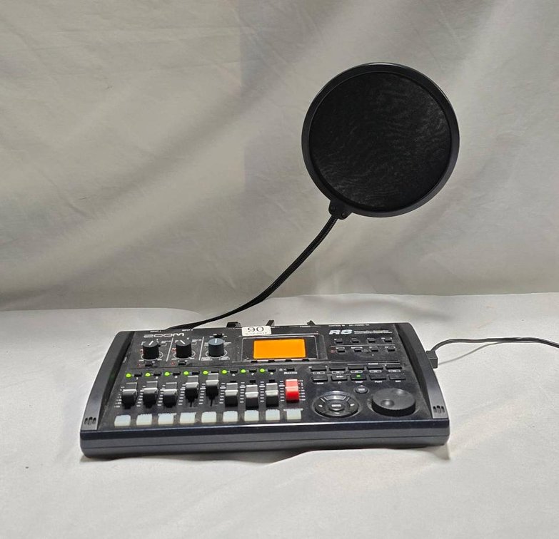 Zoom R8 Multitrack Recorder With Sterling Audio Pop Filter