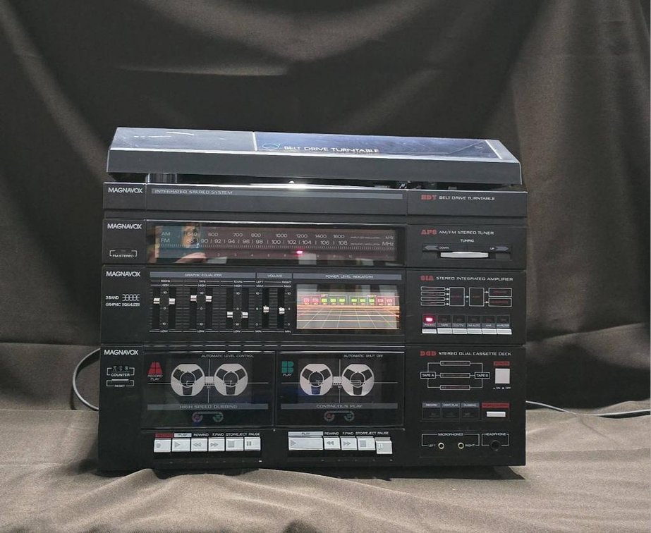 Magnavox  Integrated Stereo System with Belt Drive Turntable