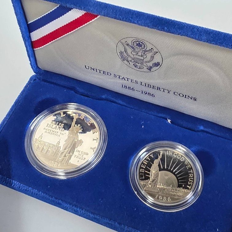 1986 United States Liberty Coins Silver Dollar and Half Dollar Proof Set