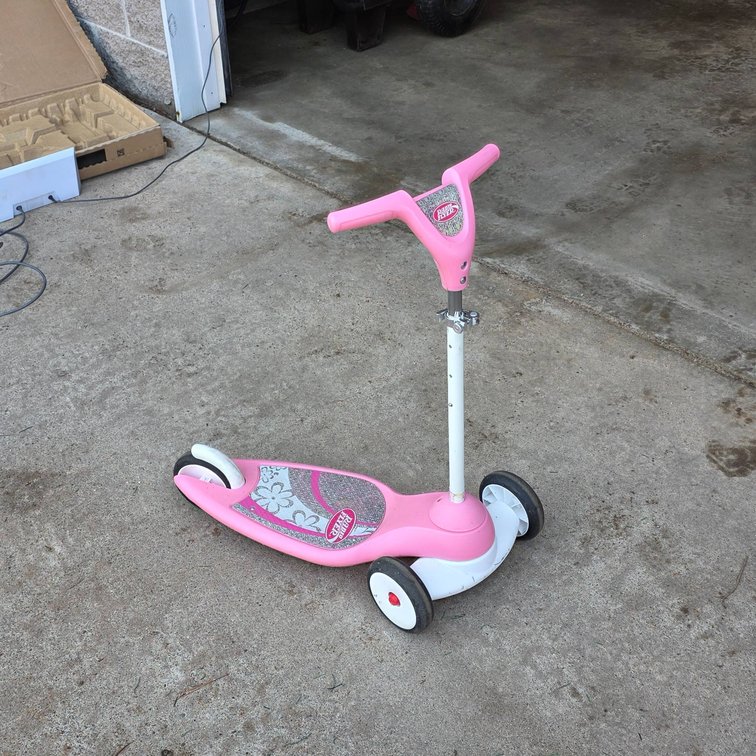 Radio Flyer Pink 3-Wheel Children’s Scooter with Adjustable Handlebar
