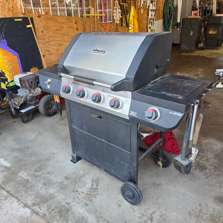Brinkmann Propane Gas Grill with Side Burner and Accessories