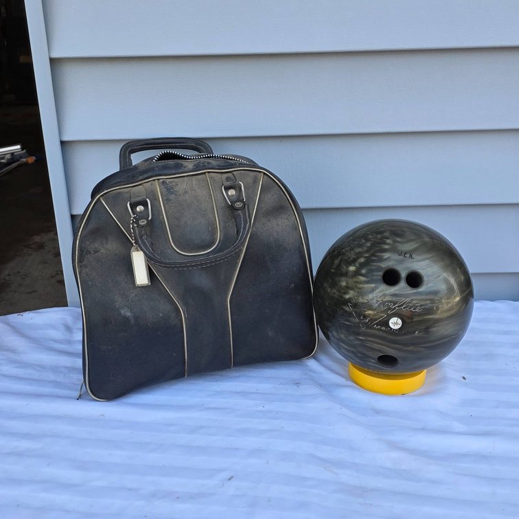 AMF Amflite Magic Line Bowling Ball With Leather Carrying Bag and Accessories
