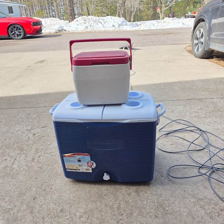 Coleman and Rubbermaid Coolers, 2-Piece Set
