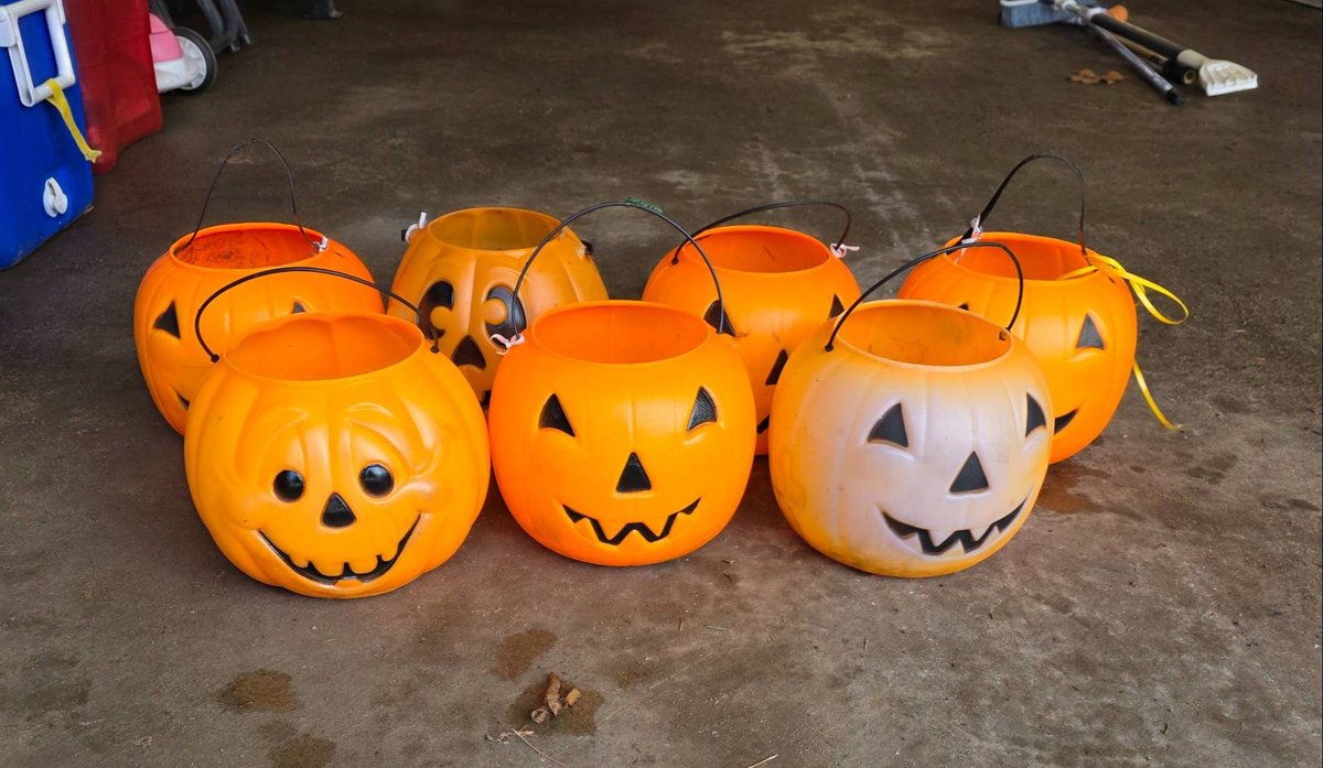 7 Plastic Pumpkin Halloween Buckets with Handles