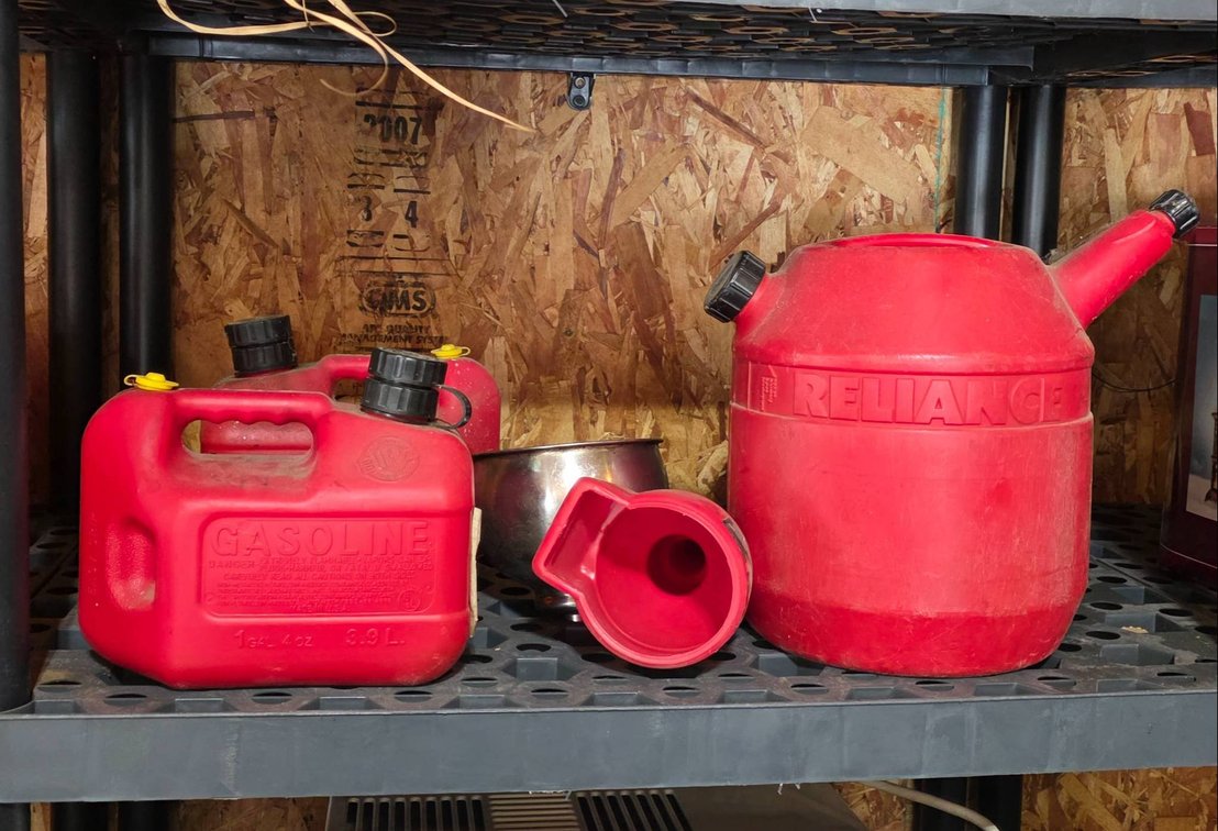 (4) Gas Cans/Gasoline Containers