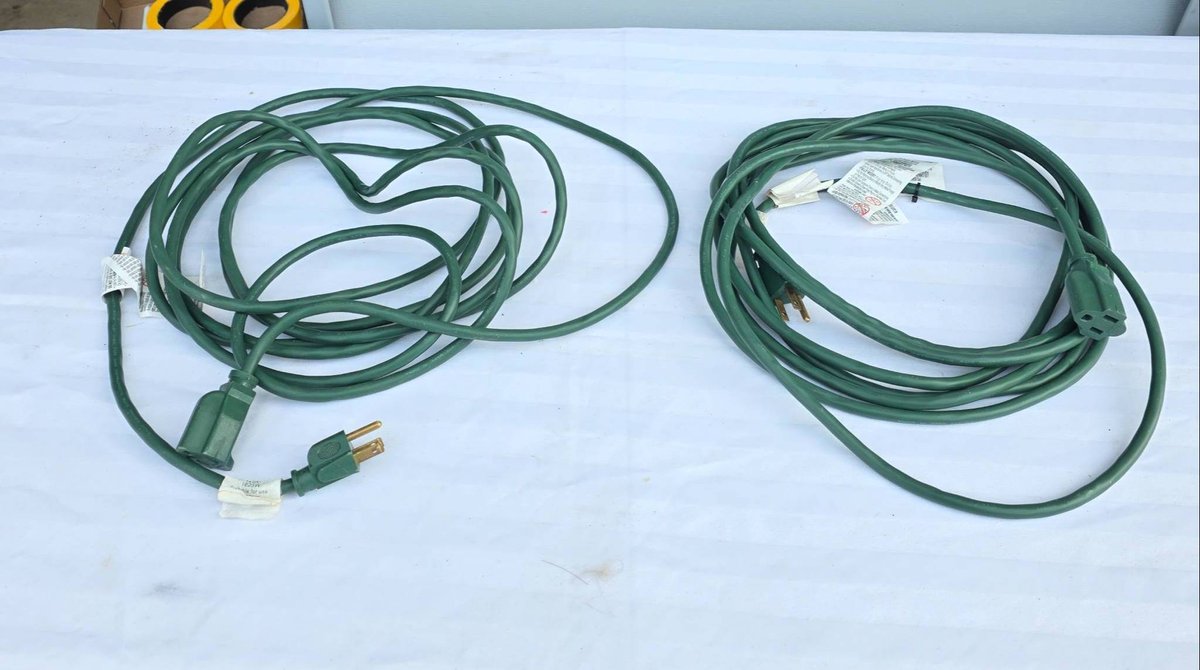 2 Green Outdoor Extension Cords, 125V, 13A, 1625W
