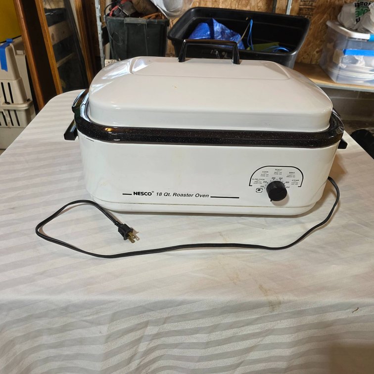 Nesco 18 Qt Roaster Oven with Handles and Temperature Dial