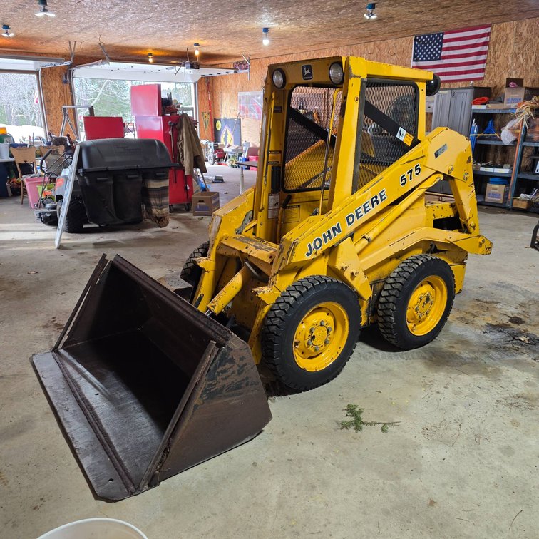 1990 John Deere 575 Skid Steer With 5-Foot Bucket and Diesel Engine