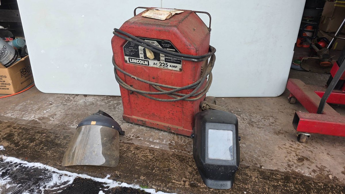 Lincoln AC-225-S Arc Welder With Welding Mask and Shield