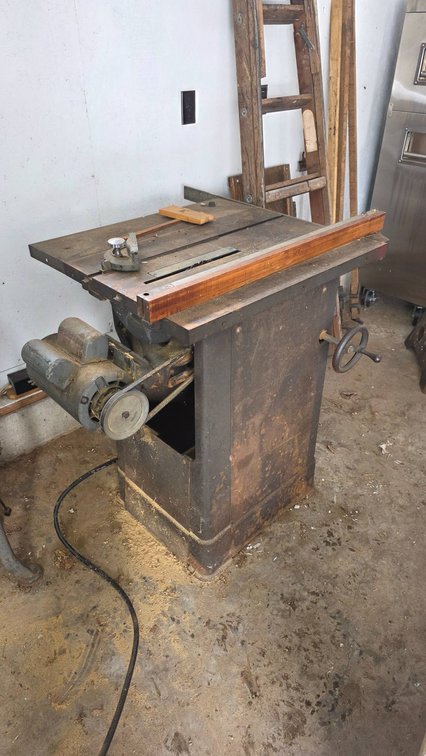 Duro Metal Products Co. Table Saw with Cast-Iron Base