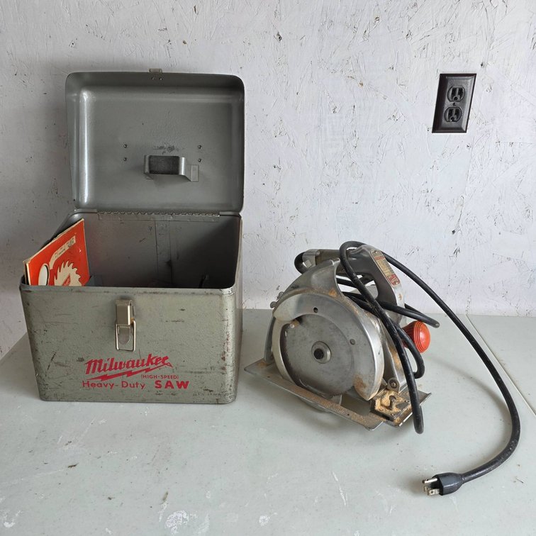 Milwaukee Heavy-Duty 7″ Circular Saw with Metal Case and Accessories