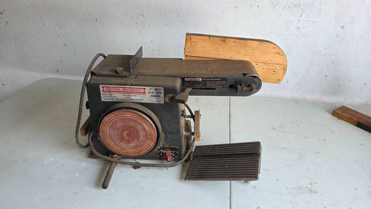 Central Machinery 4″ Belt and 6″ Disc Sander, Model 1994