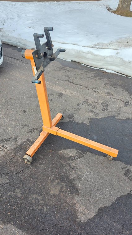 750-lb Engine Stand With Adjustable Mounting Plate