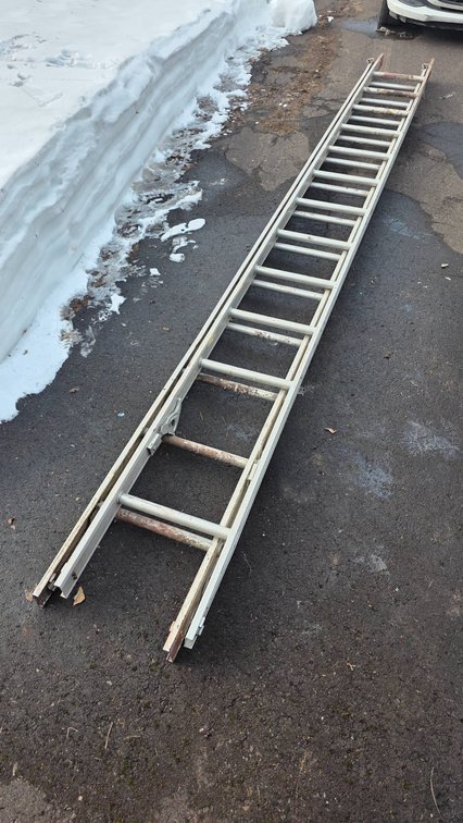 26′ Aluminum Extension Ladder