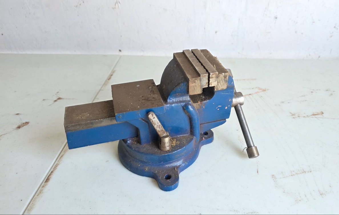 3″ Bench Vise with Rotating Base and Steel Jaws