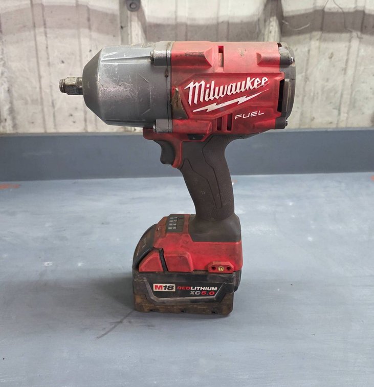 Milwaukee M18 Fuel 1/2″ High Torque Impact Wrench with RedLithium XC 5.0 Battery