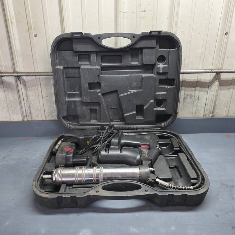 18-Volt Cordless Grease Gun with Case